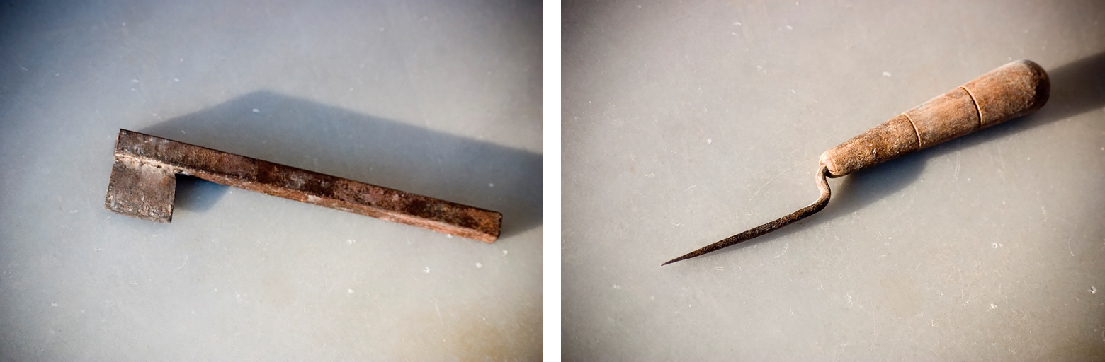 Baltadaki (left) and Kenditiri (right), tools used by mastic growers to make incisions on the tree and produce mastic resin (Photos: PIOP archive)